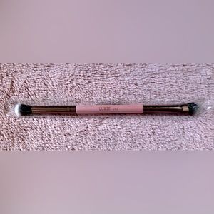 BNIB Luxie dual-end blending and shading eye brush 249 in rose gold